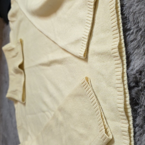 Ann Taylor Cream Cashmere Soft a turtle neck Vtg sweater Size L - Picture 2 of 11